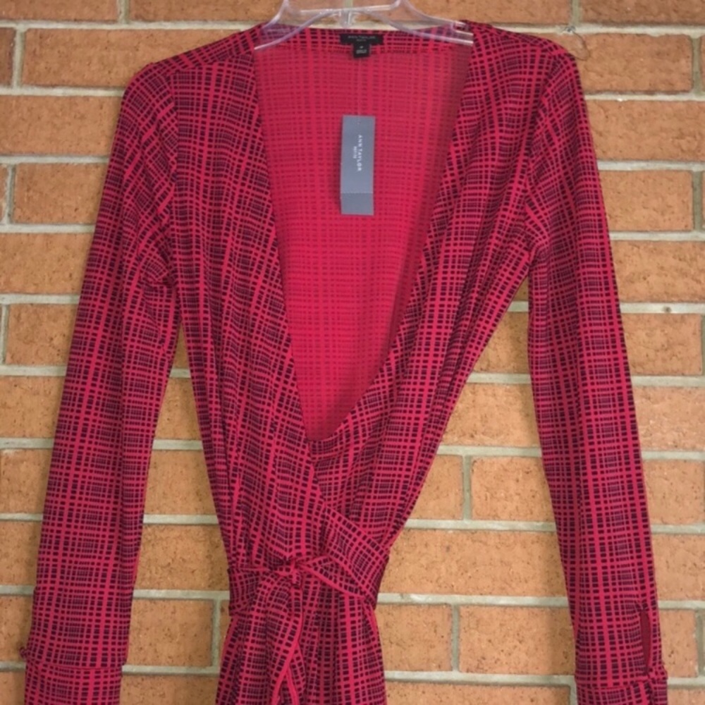 ❣️ANN TAYLOR❣️ILLUSION GEO BUTTON CUFF WRAP DRESS - Picture 5 of 6